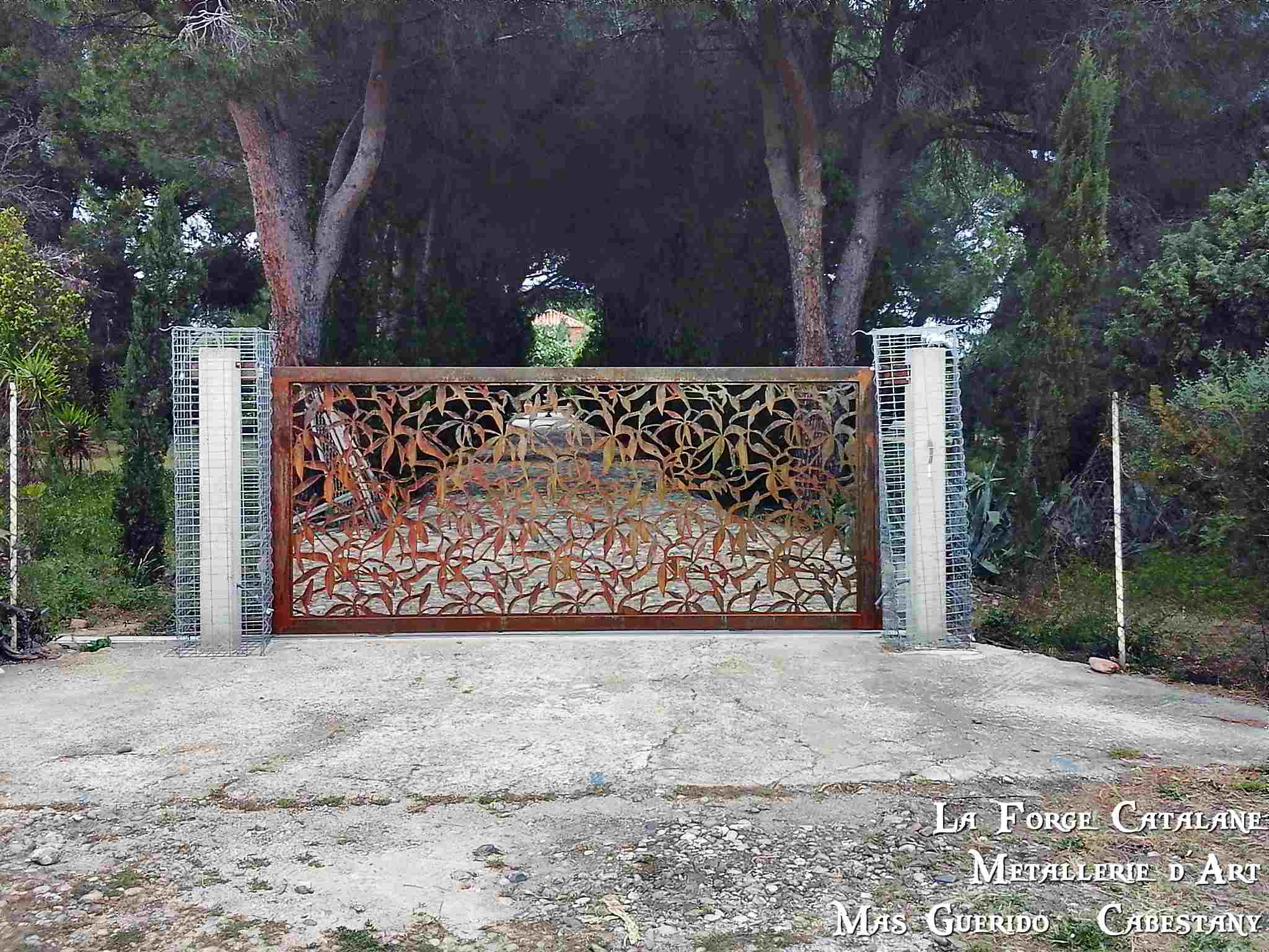 decoupe laser feuilles vegetal stylise moderne forge catalane.jpg